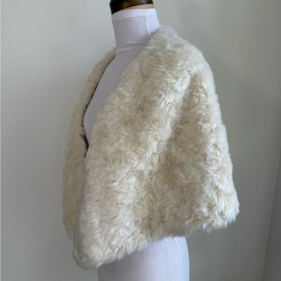 BHLDN FAUX FUR STOLE IVORY BRIDAL SHAWL WRAP HOOK EYE CLOSURE ONE SIZE - Picture 5 of 9